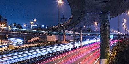 Wegen en snelwegen bij slechte lichtomstandigheden
